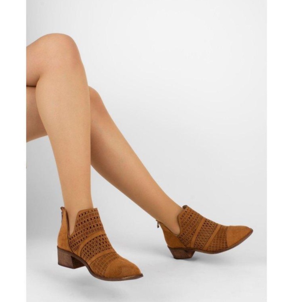 Vince Camuto Niranda Suede Perforated Booties, Size 8.5 Brown Moss